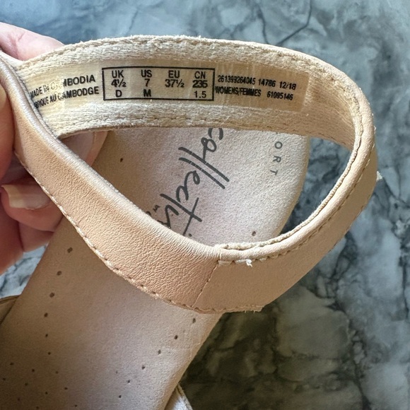 Clark's creamy beige pattern wedge sandals - Picture 4 of 7